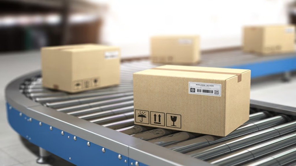 Logistics conveyor systems moving boxes in an automated warehouse conveyor system
