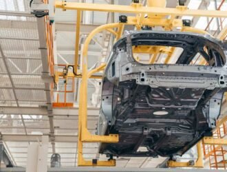 Automotive body moving on a power and free overhead conveyor system